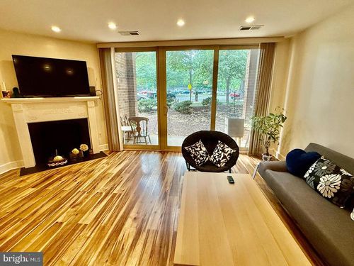 1-1605 S Hayes St, ARLINGTON, VA, 22202-5551 | Card Image