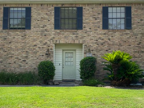 945 Sunmeadow Dr, Beaumont, TX, 77706-3986 | Card Image