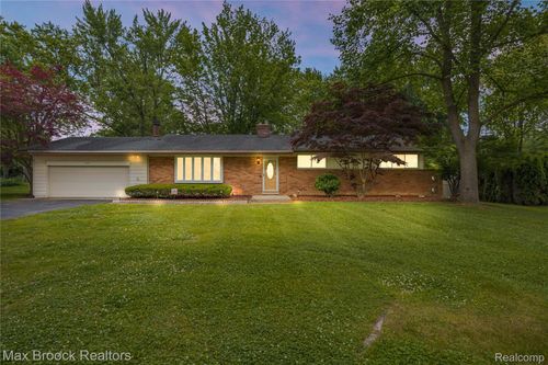 6695 Lahser Rd, Bloomfield Hills, MI, 48301-3203 | Card Image