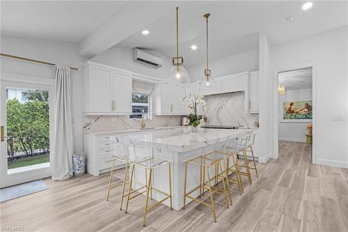 725 2nd St S, Naples, FL, 34102-6826 | Card Image