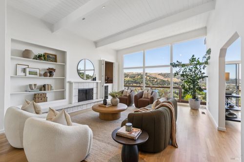 2 Buckeye Rd, Belvedere, CA, 94920-2401 | Card Image