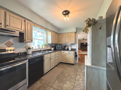1088 W Walnut St, Kankakee, IL, 60901-4647 | Card Image