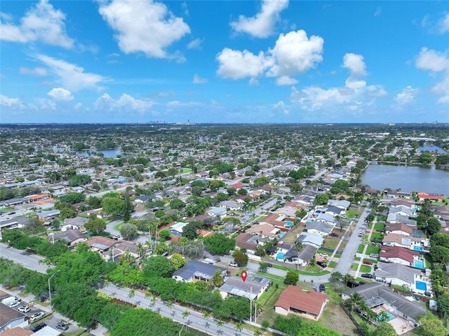 700 Nw 88 Th Ter, House other with 3 bedrooms, 2 bathrooms and null parking in Pembroke Pines FL | Image 32