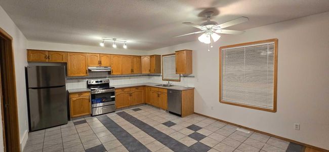 4-H - 104 Upland Trail W, Townhouse with 3 bedrooms, 2 bathrooms and 2 parking in Brooks AB | Image 4