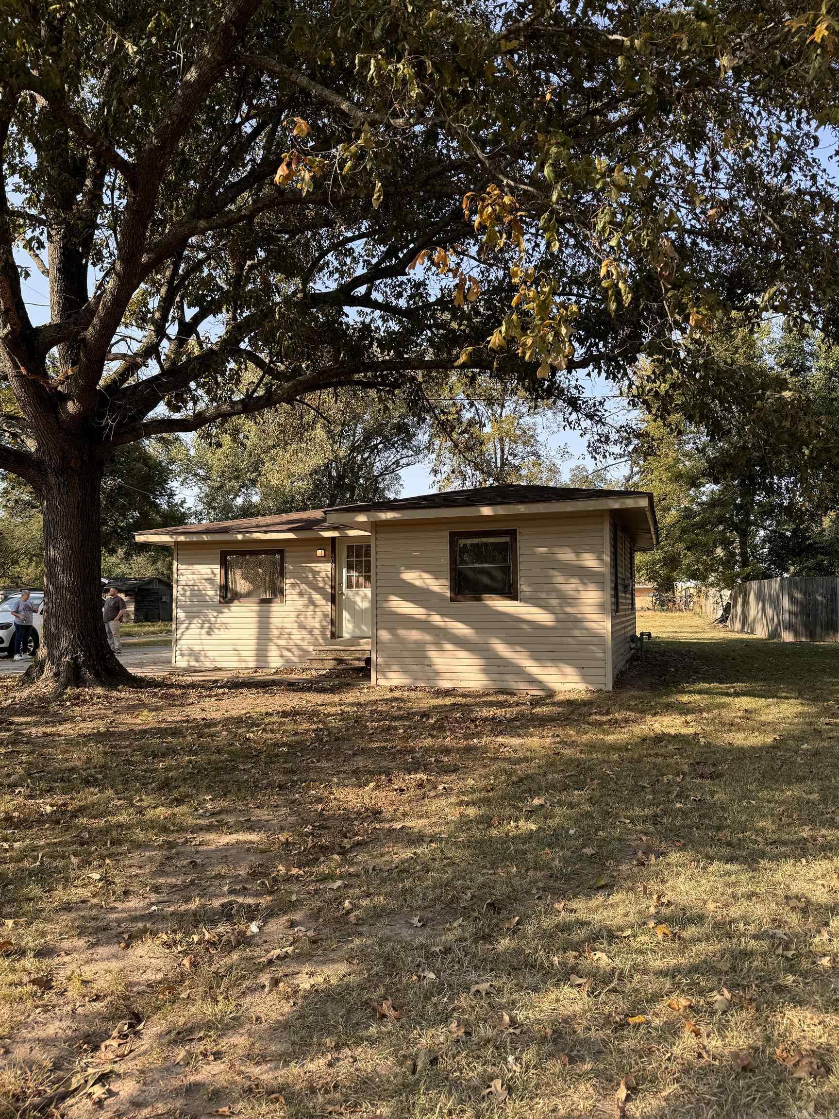 200 Ashcraft Street, For Sale in Mcgehee Zoocasa
