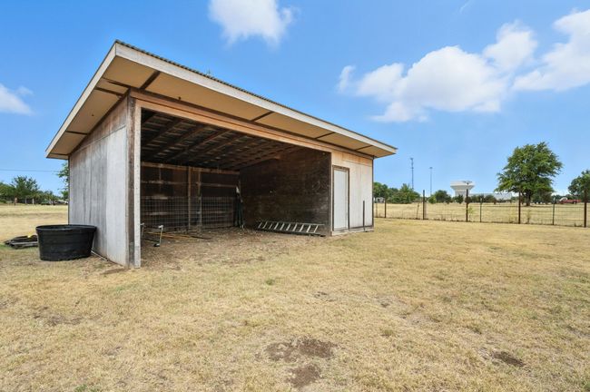 View of outdoor structure | Image 37