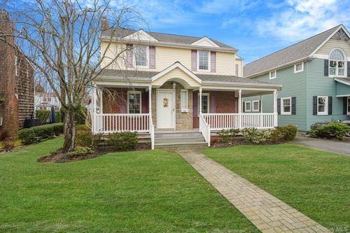 221 Thelma Ave, Merrick, NY, 11566-3030 | Card Image