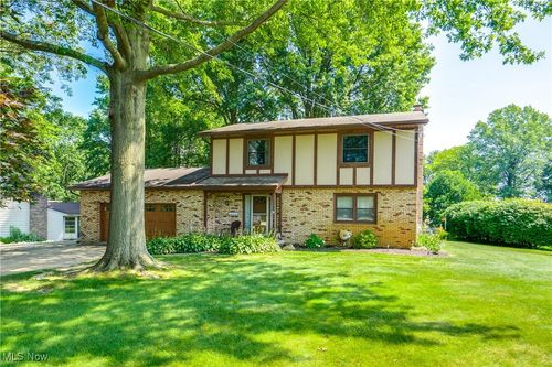10154 Carlswood Ave Ne, Hartville, OH, 44632-9752 | Card Image
