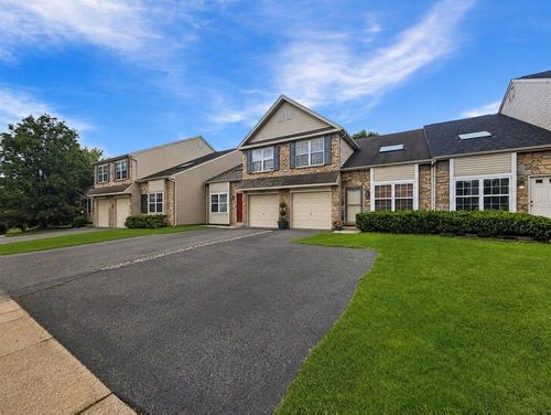 5612 Stonecroft Ln, Allentown, PA, 18106-9178 | Card Image