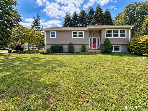 18 Overlook Rd, Gales Ferry, CT, 06335-1027 | Card Image