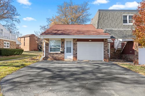 5147 S Camelot Ln, Greenfield, WI, 53221-3121 | Card Image
