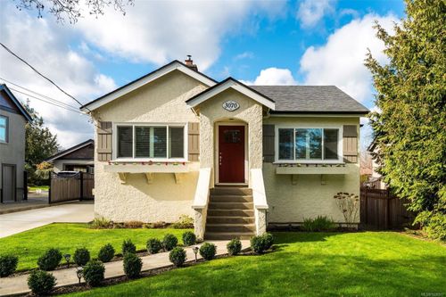 3070 Balfour Ave, Victoria, BC, V9A1R8 | Card Image