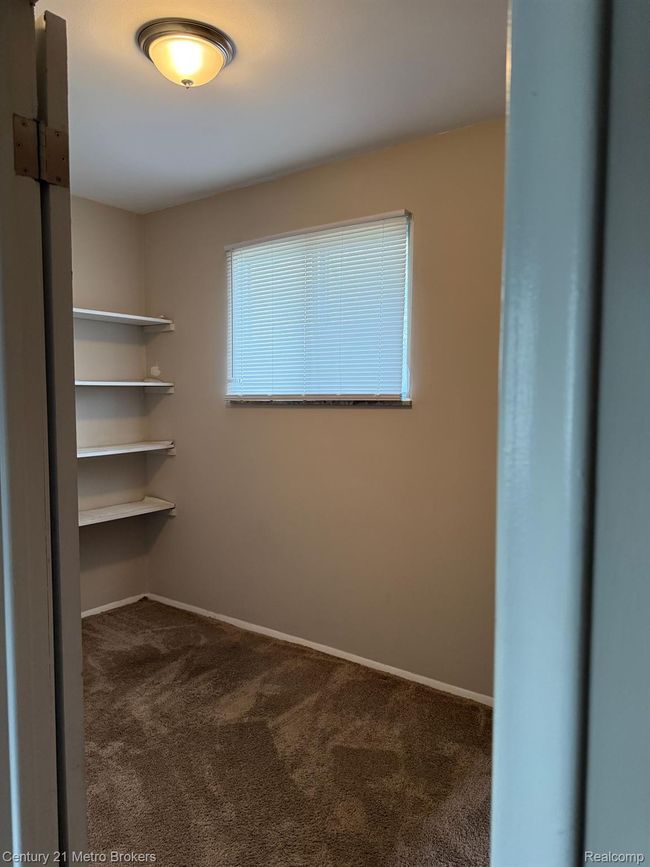 1095 Cora Dr, House other with 3 bedrooms, 2 bathrooms and null parking in Flint MI | Image 14
