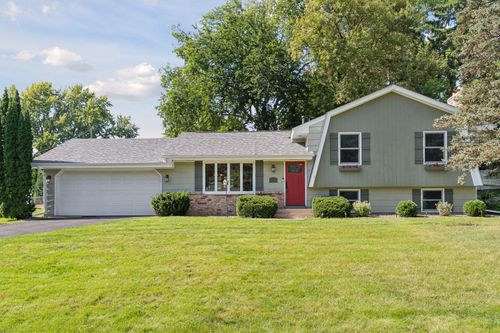 9917 Brookside Cir, Bloomington, MN, 55431-2826 | Card Image