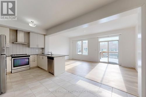 208 Harding Park St, Newmarket, ON, L3Y0E3 | Card Image