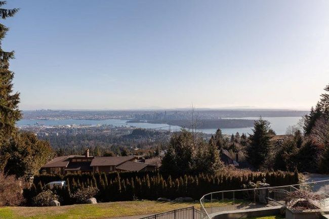 1167 Eyremount Drive, House other with 7 bedrooms, 8 bathrooms and 10 parking in West Vancouver BC | Image 30