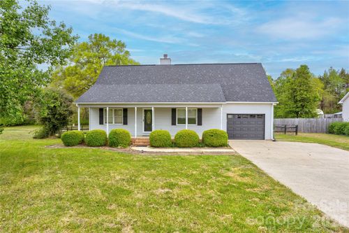 2705 Plantation Way, Albemarle, NC, 28001-6628 | Card Image