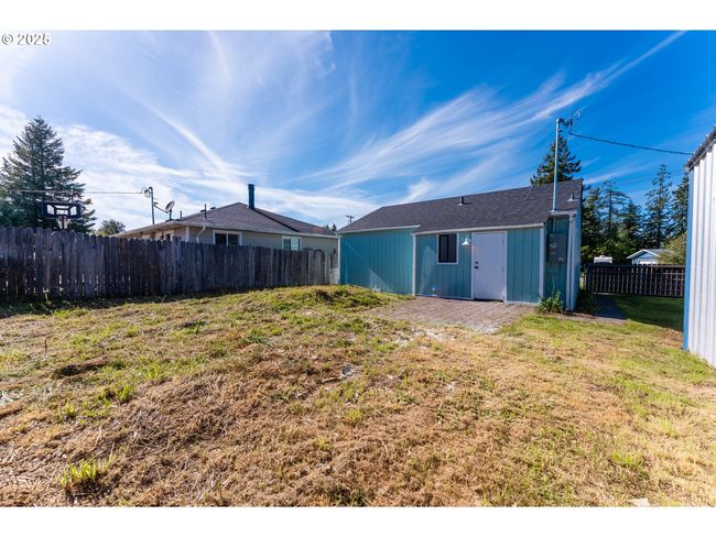 1636 Maple St, House other with 2 bedrooms, 1 bathrooms and null parking in Myrtle Point OR | Image 6