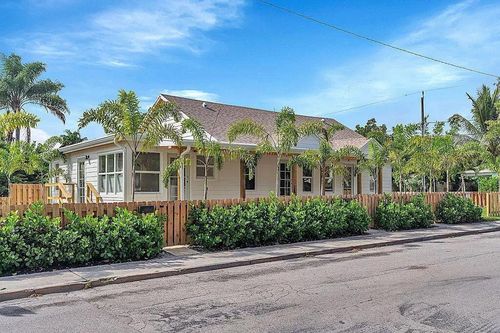 829 N K St, Lake Worth Beach, FL, 33460-2678 | Card Image