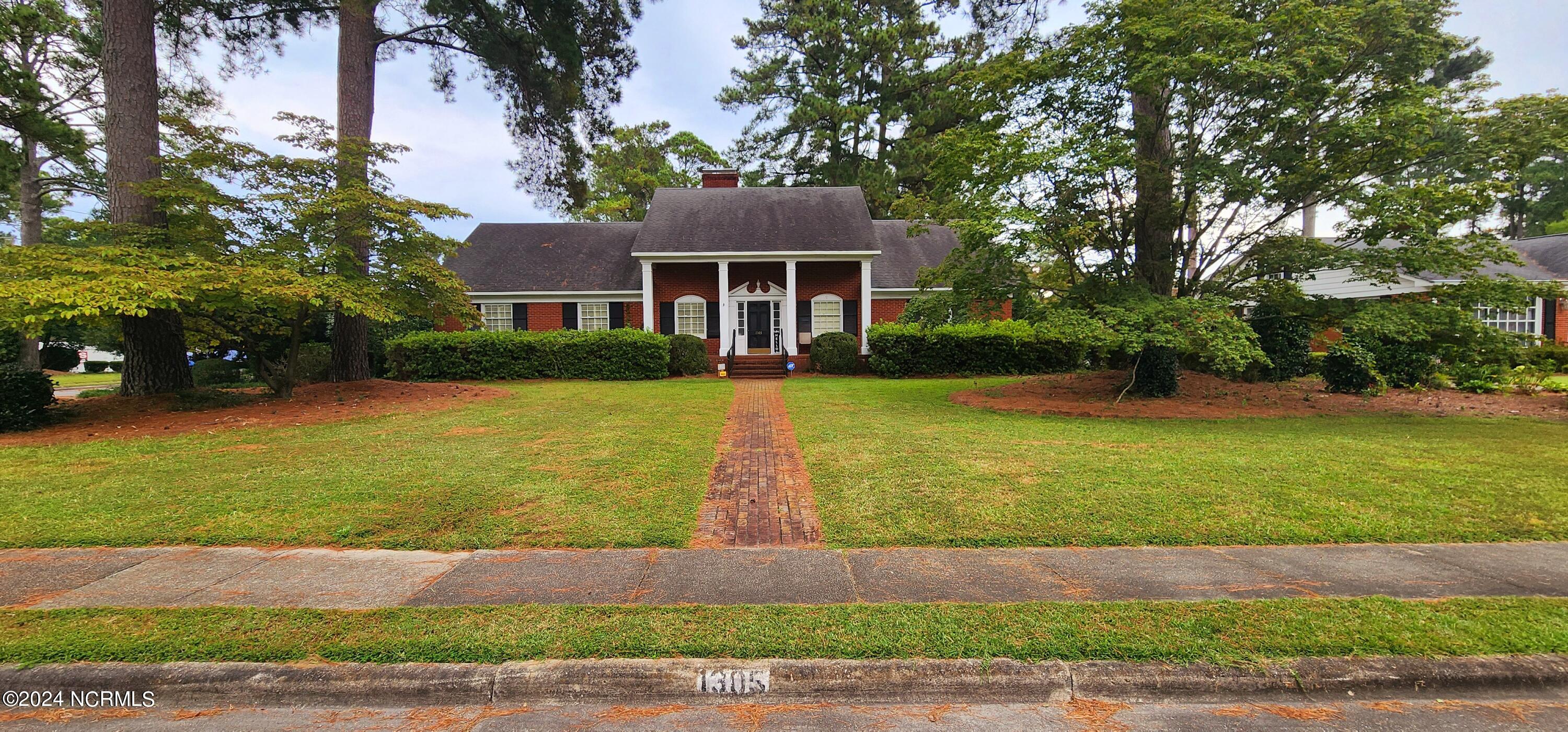 Greenbriar Rd, Kinston, NC 28501