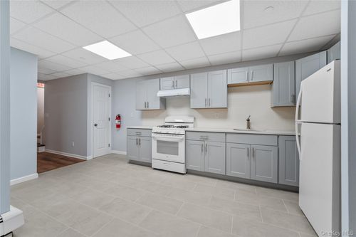 lowr-level-81 N Washington St, Tarrytown, NY, 10591-3338 | Card Image