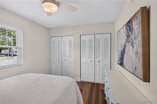 9186 Wrenwood Ln, Brentwood, MO, 63144-1651 | Card Image