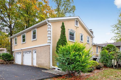 77 Dogwood Rd, East Fishkill, NY, 12533-8312 | Card Image