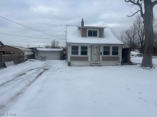 4226 E 160th St, Cleveland, OH, 44128-2415 | Card Image