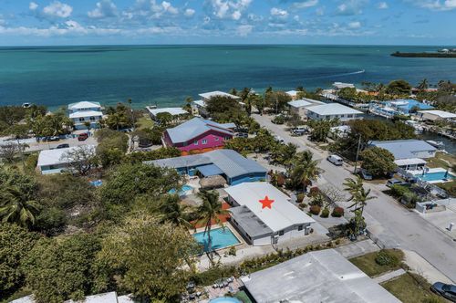 2705 Dolphin Dr, Marathon, FL, 33050-2865 | Card Image