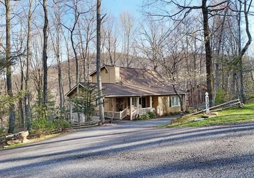 705 Laurel Ridge Dr, Ellijay, GA, 30536-1975 | Card Image