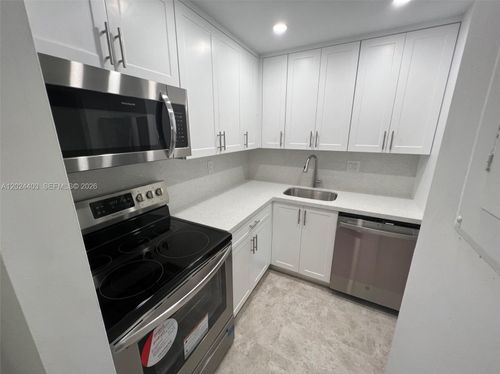 b113-10415 N Kendall Dr, Miami, FL, 33176-1516 | Card Image