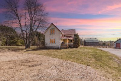 1061 Taverner Rd, House other with 5 bedrooms, 3 bathrooms and 6 parking in Gravenhurst ON | Image 1