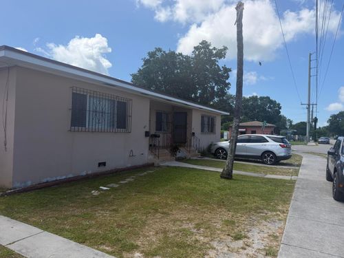 7803 Nw 8th Ave, Miami, FL, 33150-3220 | Card Image