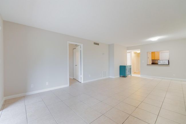APT-314 - 120 Sparrow Dr, Condo with 2 bedrooms, 2 bathrooms and null parking in Royal Palm Beach FL | Image 11
