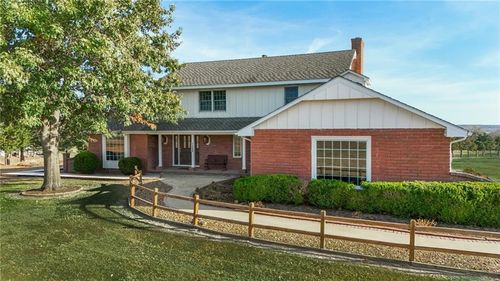 1104 E Park Rd, Garnett, KS, 66032-9358 | Card Image