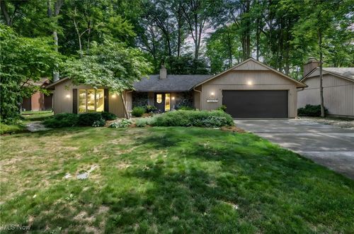 10353 Oak Branch Trl, Strongsville, OH, 44149-1275 | Card Image