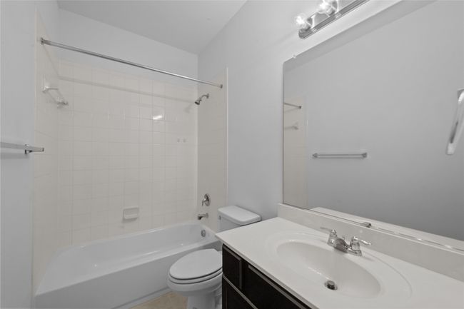 Bathroom with vanity and shower / bathtub combination | Image 28