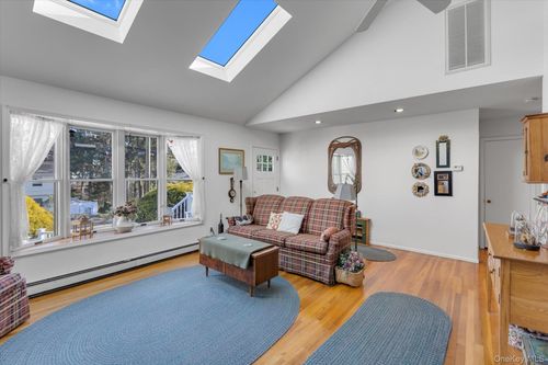 85 Catherine St, East Northport, NY, 11731-1322 | Card Image