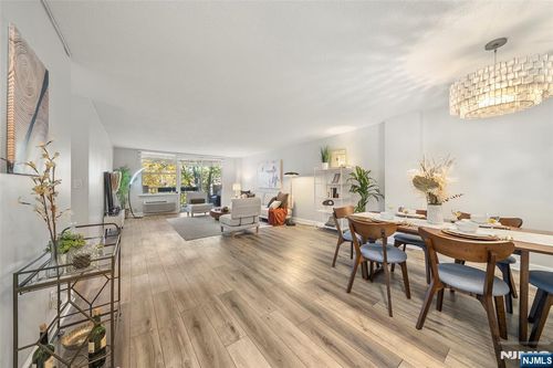 200 Grand Cove Way, Edgewater, NJ, 07020-7214 | Card Image