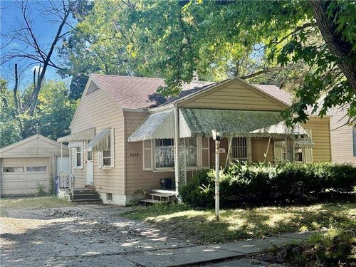 2039 E Whitmer St, Decatur, IL, 62521-3256 | Card Image