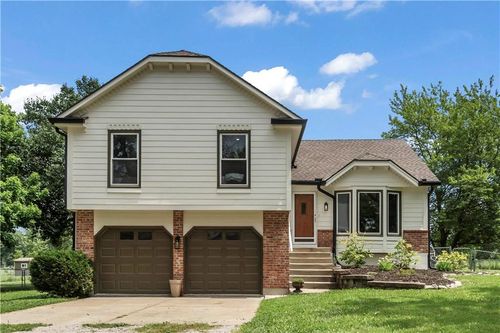 20205 Dearborn St, Stilwell, KS, 66085-9144 | Card Image