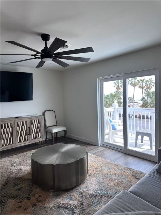 APT-3 - 1601 Ocean Dr, Condo with 2 bedrooms, 0 bathrooms and null parking in Corpus Christi TX | Image 11