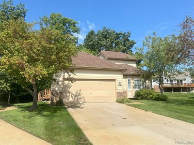 30725 Sandalwood Circle, Condo with 3 bedrooms, 2 bathrooms and null parking in Novi MI | Image 2