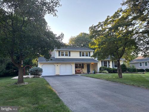 154 Oak Creek Rd, East Windsor, NJ, 08520-2103 | Card Image