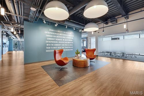 6 Cardinal Way, St Louis, MO, 63102 | Card Image