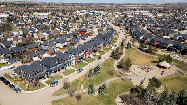 36 Westridge Rd, House other with 4 bedrooms, 4 bathrooms and 3 parking in Okotoks AB | Image 45