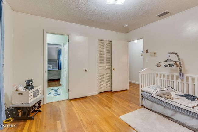 Upstairs: Room 3 | Image 17