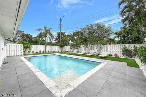 596 105th Ave N, NAPLES, FL, 34108-1838 | Card Image
