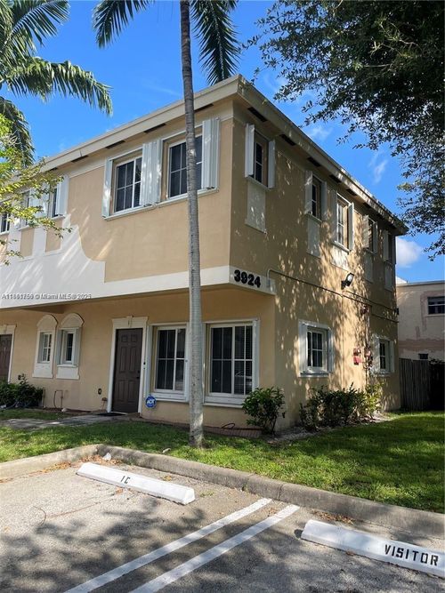 e6-3926 Sw 52nd Ave, Pembroke Park, FL, 33023-7904 | Card Image