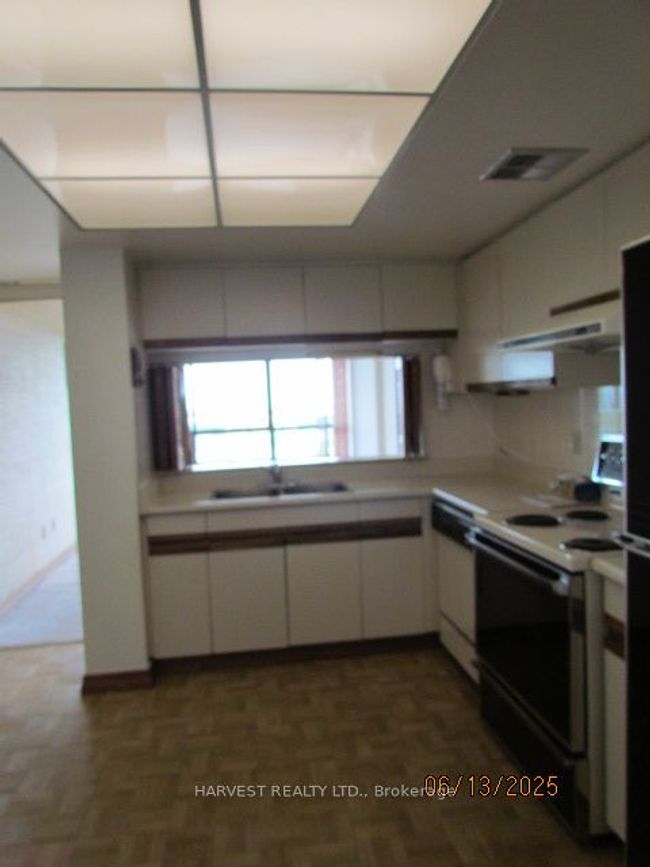 2102 - 255 Bamburgh Cir, Condo with 2 bedrooms, 2 bathrooms and 2 parking in Scarborough ON | Image 9